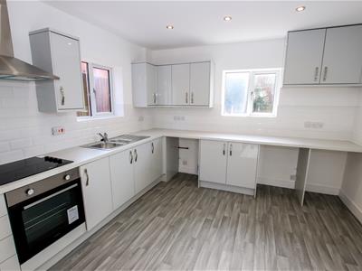 FITTED KITCHEN / DINER